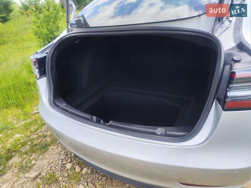 Седан Tesla Model 3 2018 в Івано-Франківську