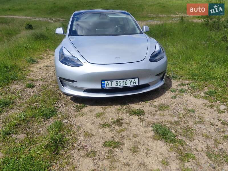 Седан Tesla Model 3 2018 в Івано-Франківську