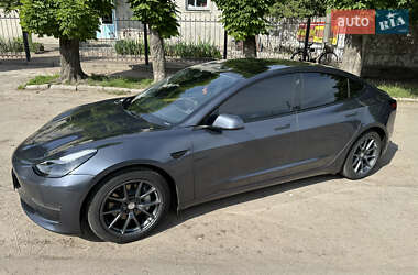 Седан Tesla Model 3 2022 в 
