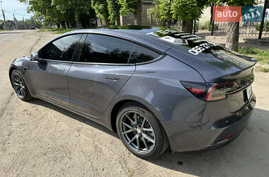 Седан Tesla Model 3 2022 в 
