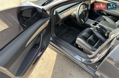 Седан Tesla Model 3 2022 в 