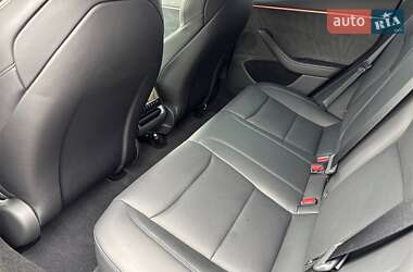Седан Tesla Model 3 2024 в 