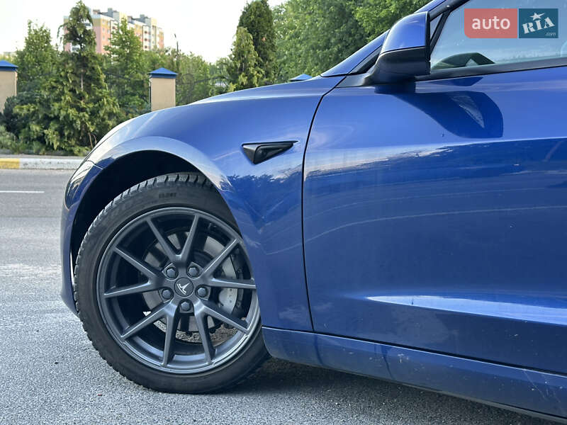 Седан Tesla Model 3 2021 в Києві