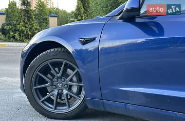 Седан Tesla Model 3 2021 в 