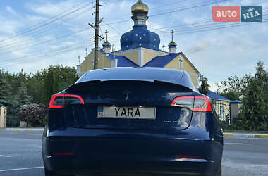 Седан Tesla Model 3 2021 в 
