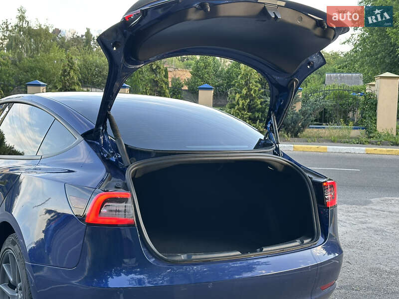 Седан Tesla Model 3 2021 в Києві