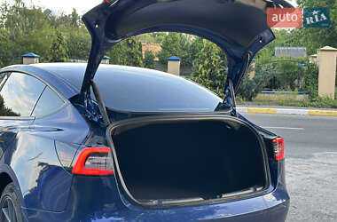 Седан Tesla Model 3 2021 в 