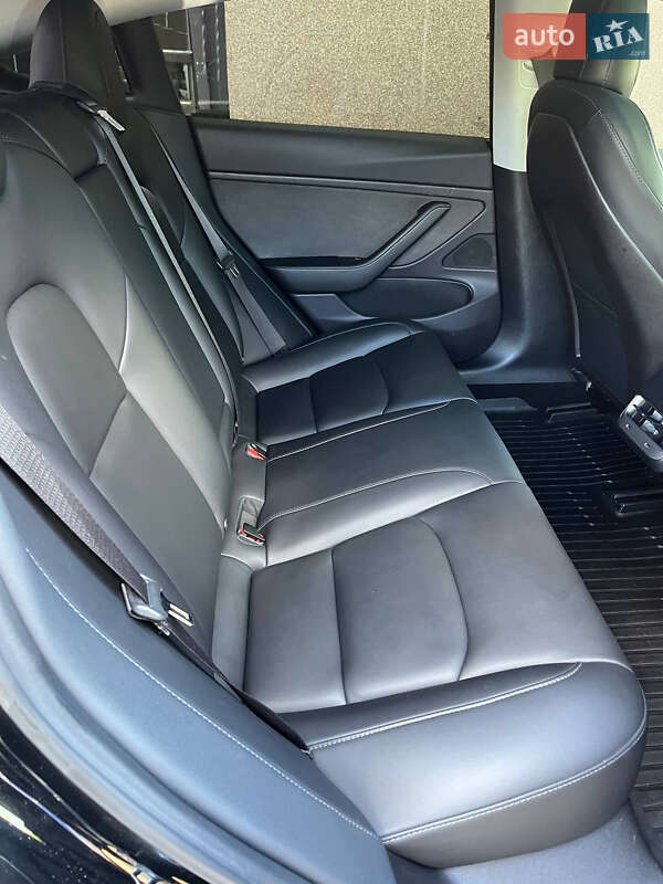 Седан Tesla Model 3 2019 в 
