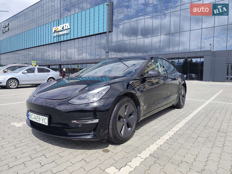 Седан Tesla Model 3 2023 в Львове