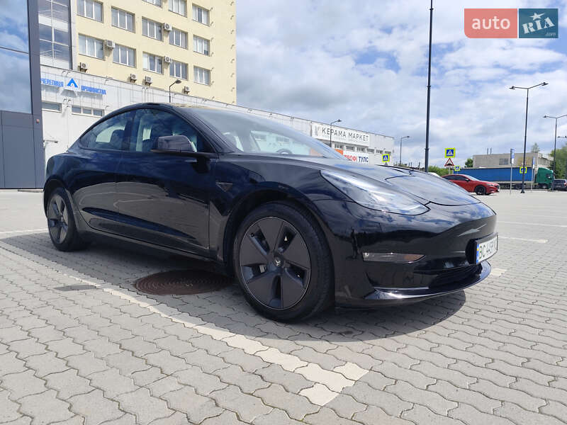 Седан Tesla Model 3 2023 в Львове