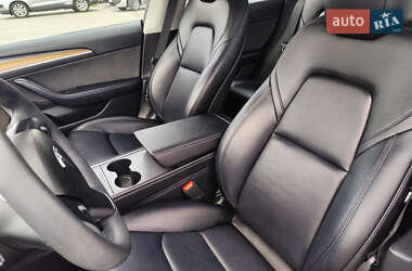 Седан Tesla Model 3 2023 в 
