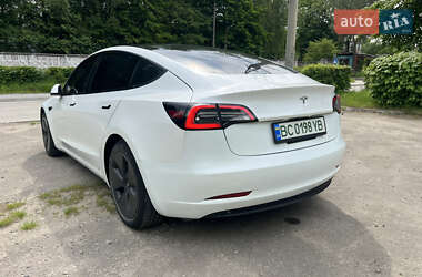 Седан Tesla Model 3 2021 в 