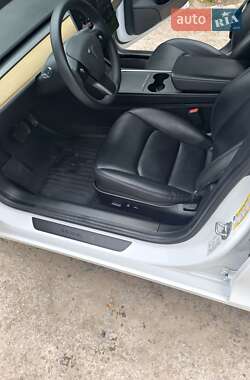 Седан Tesla Model 3 2021 в 