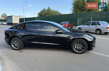 Седан Tesla Model 3 2021 в 