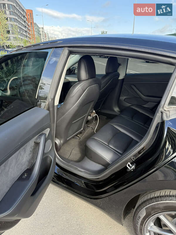 Седан Tesla Model 3 2021 в Киеве