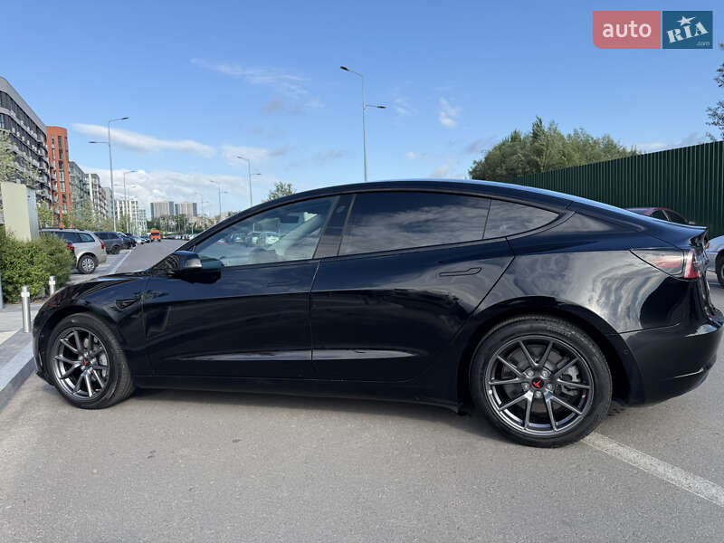 Седан Tesla Model 3 2021 в Киеве