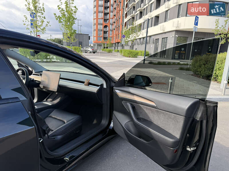 Седан Tesla Model 3 2021 в Киеве