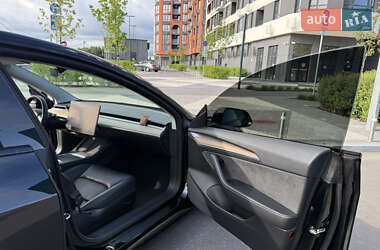 Седан Tesla Model 3 2021 в 