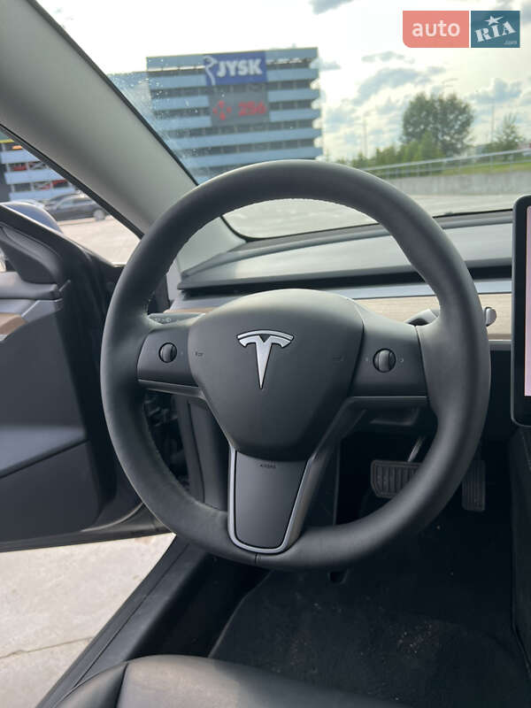 Седан Tesla Model 3 2022 в Києві