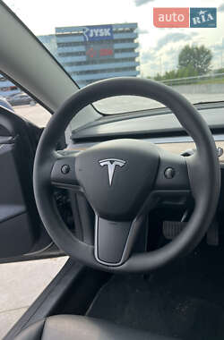 Седан Tesla Model 3 2022 в 