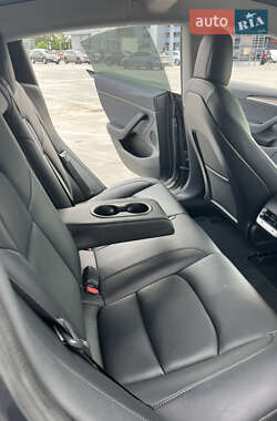 Седан Tesla Model 3 2022 в 