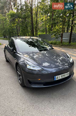 Седан Tesla Model 3 2023 в 