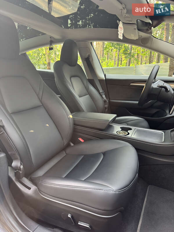 Седан Tesla Model 3 2023 в Киеве