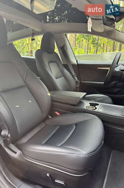 Седан Tesla Model 3 2023 в 