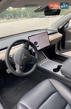 Седан Tesla Model 3 2021 в 