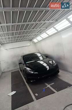 Седан Tesla Model 3 2022 в 