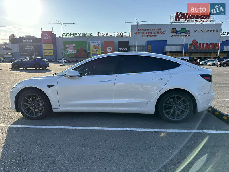 Седан Tesla Model 3 2019 в Дніпрі