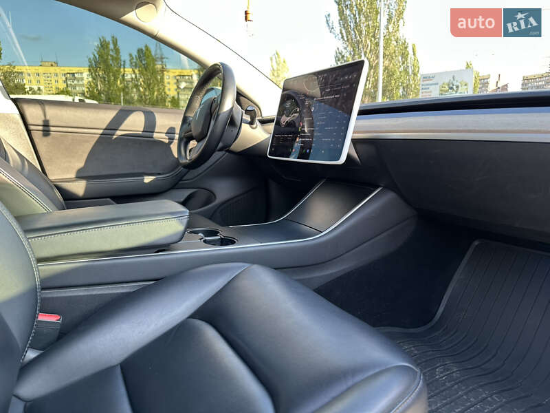 Седан Tesla Model 3 2019 в Дніпрі