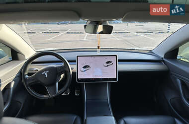 Седан Tesla Model 3 2019 в 