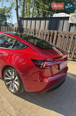 Седан Tesla Model 3 2024 в 