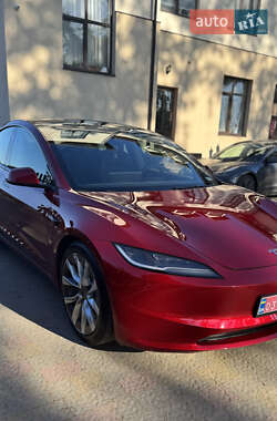 Седан Tesla Model 3 2024 в 