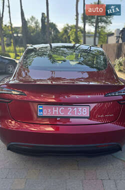 Седан Tesla Model 3 2024 в 
