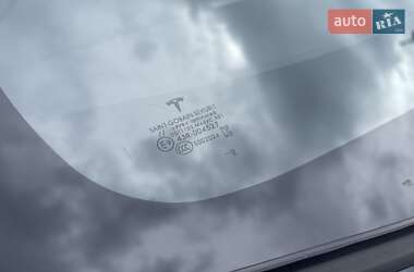 Седан Tesla Model 3 2020 в 