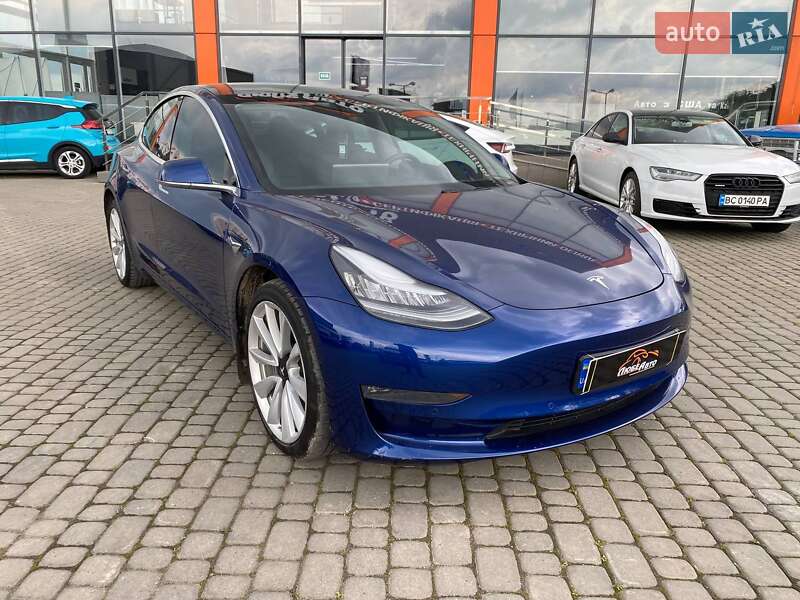Седан Tesla Model 3 2020 в 