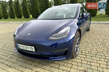 Седан Tesla Model 3 2022 в 