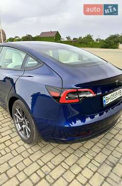 Седан Tesla Model 3 2022 в 