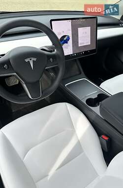 Седан Tesla Model 3 2022 в 