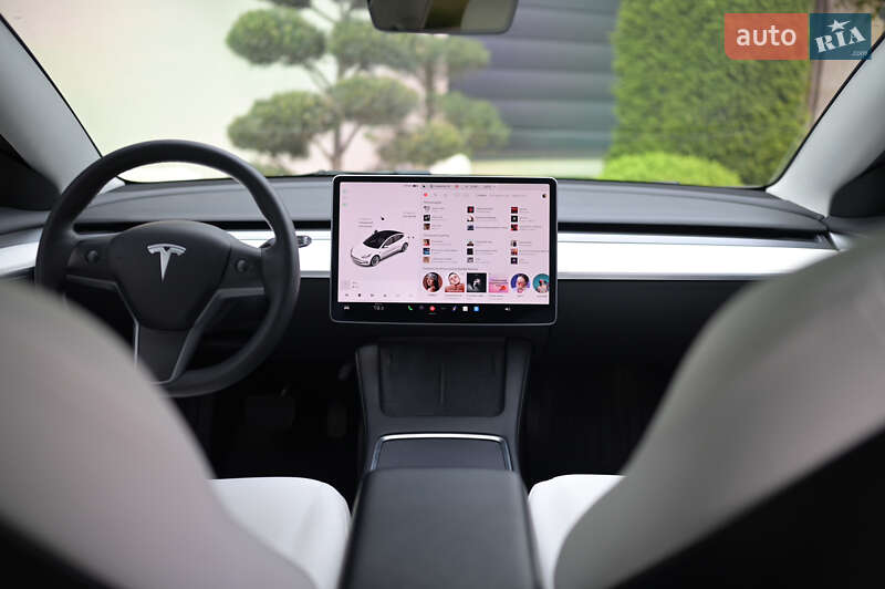 Седан Tesla Model 3 2022 в Львове
