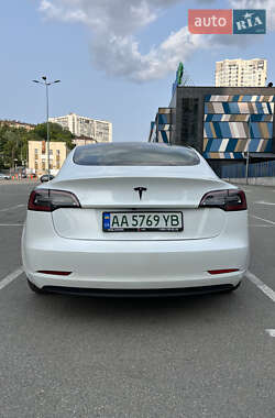 Седан Tesla Model 3 2021 в 
