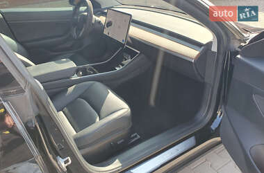 Седан Tesla Model 3 2020 в 