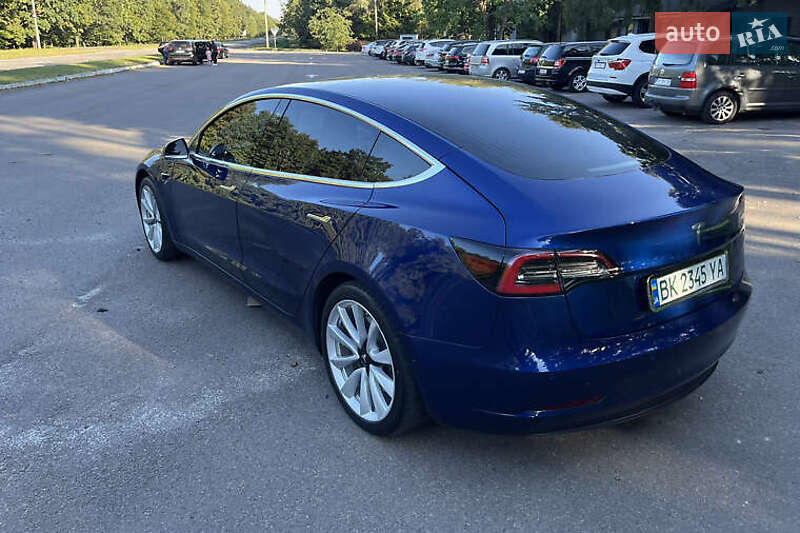 Седан Tesla Model 3 2020 в Києві