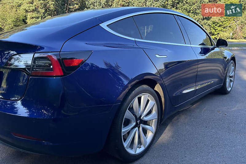 Седан Tesla Model 3 2020 в Києві