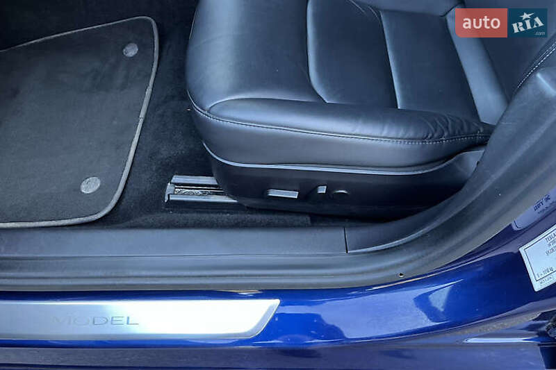 Седан Tesla Model 3 2020 в Києві