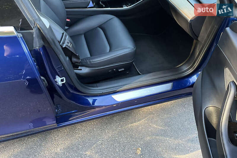 Седан Tesla Model 3 2020 в Києві