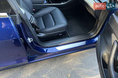 Седан Tesla Model 3 2020 в 