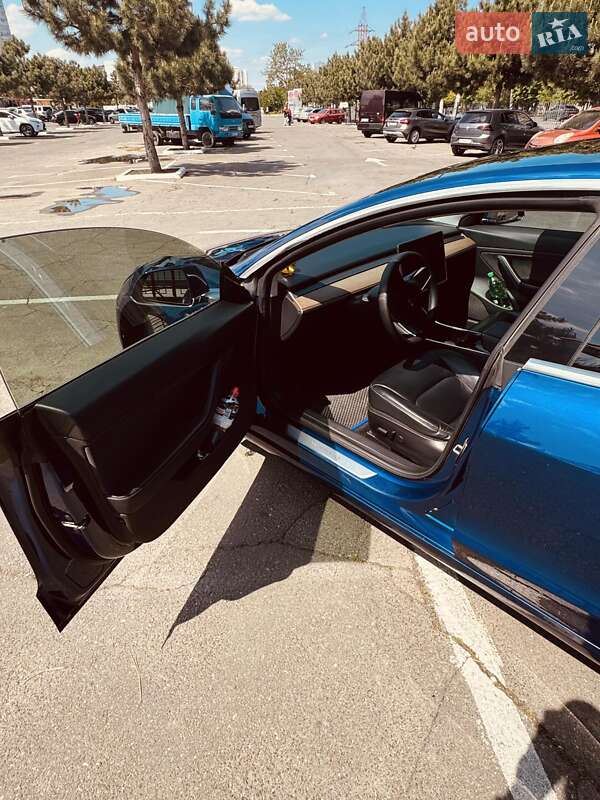 Седан Tesla Model 3 2019 в Одесі